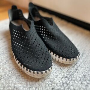 Isle Jacobsen Tulip Black Slip On Women’s Loafer Shoes